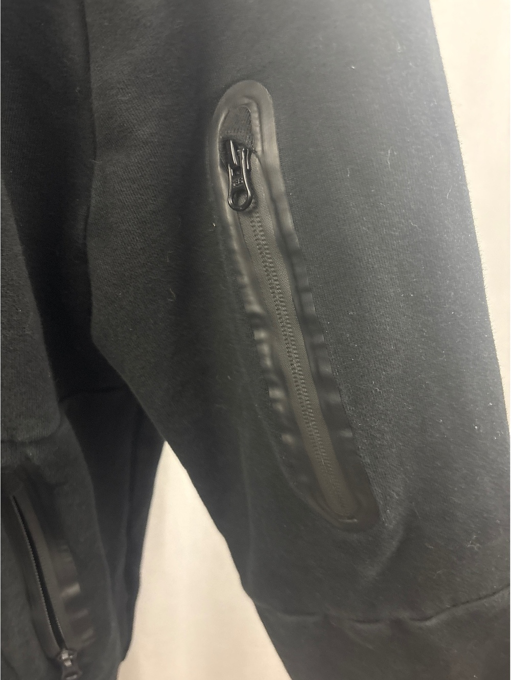 Cookies Intl. Men’s Black Hoodie with Front Logo and Zip Pockets, Size Small - Picture 3 of 7